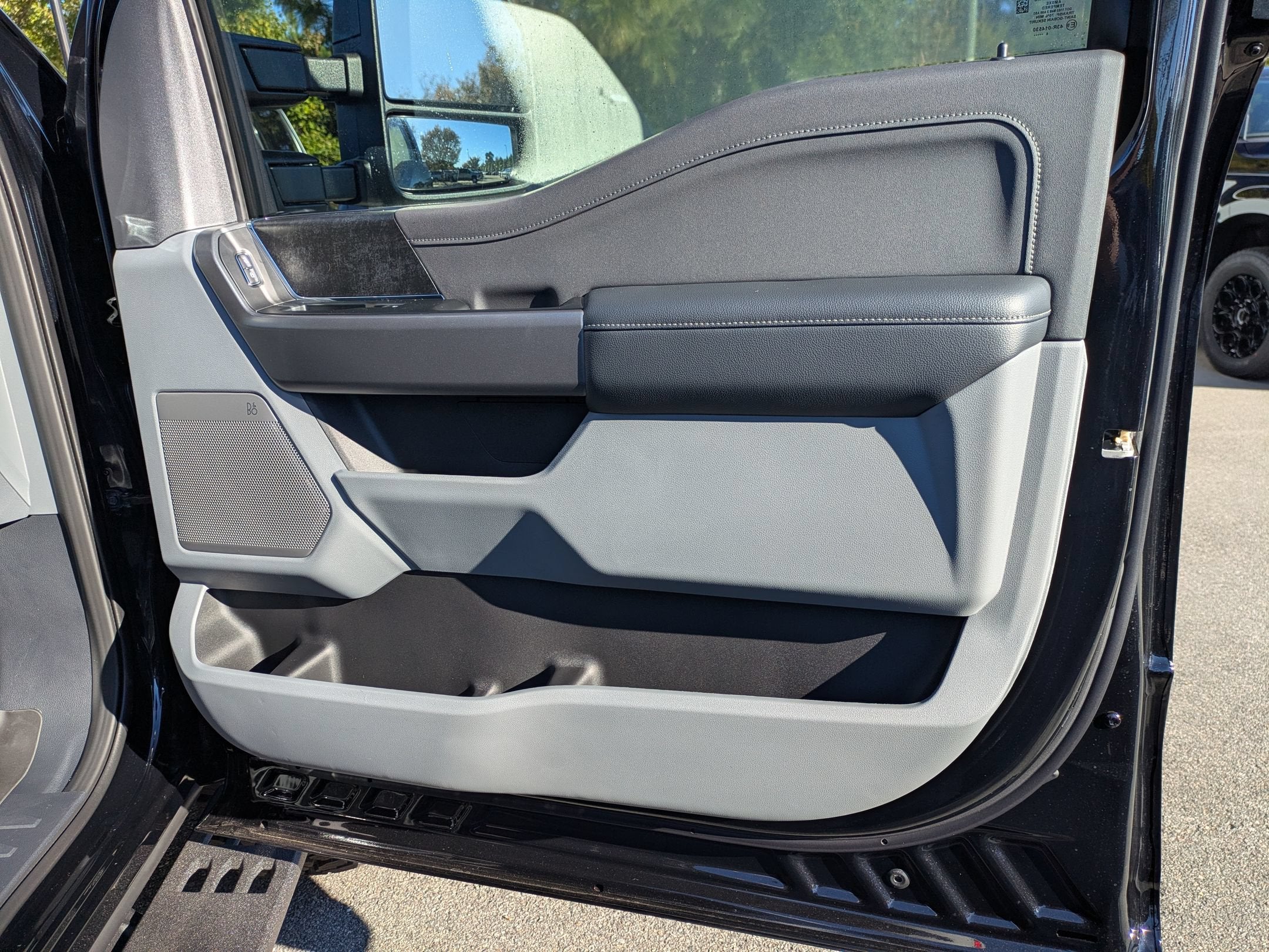 2027 Ford Super Duty F-350 SRW XLT