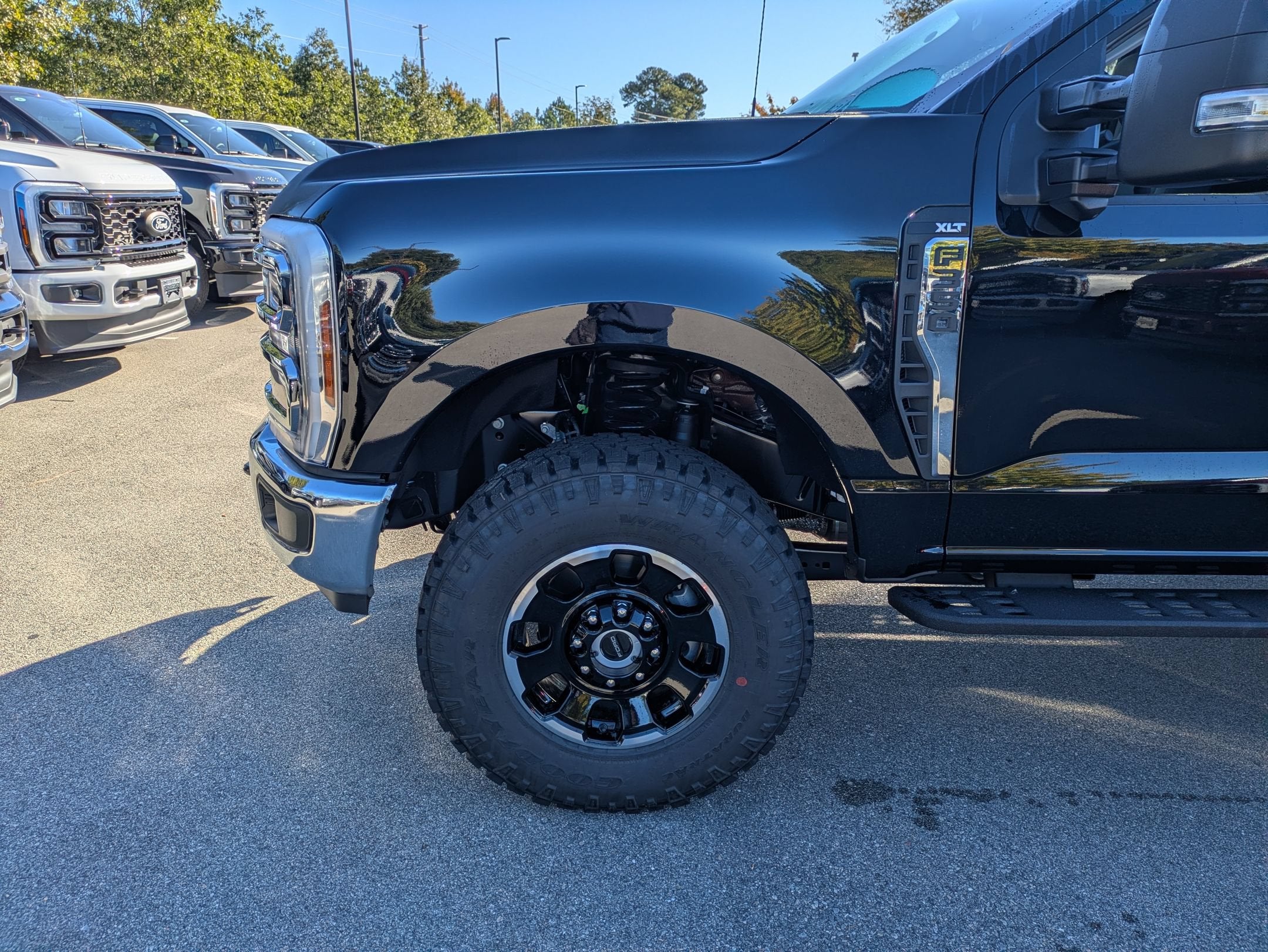 2027 Ford Super Duty F-350 SRW XLT