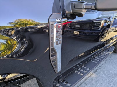 2027 Ford Super Duty F-350 SRW XLT