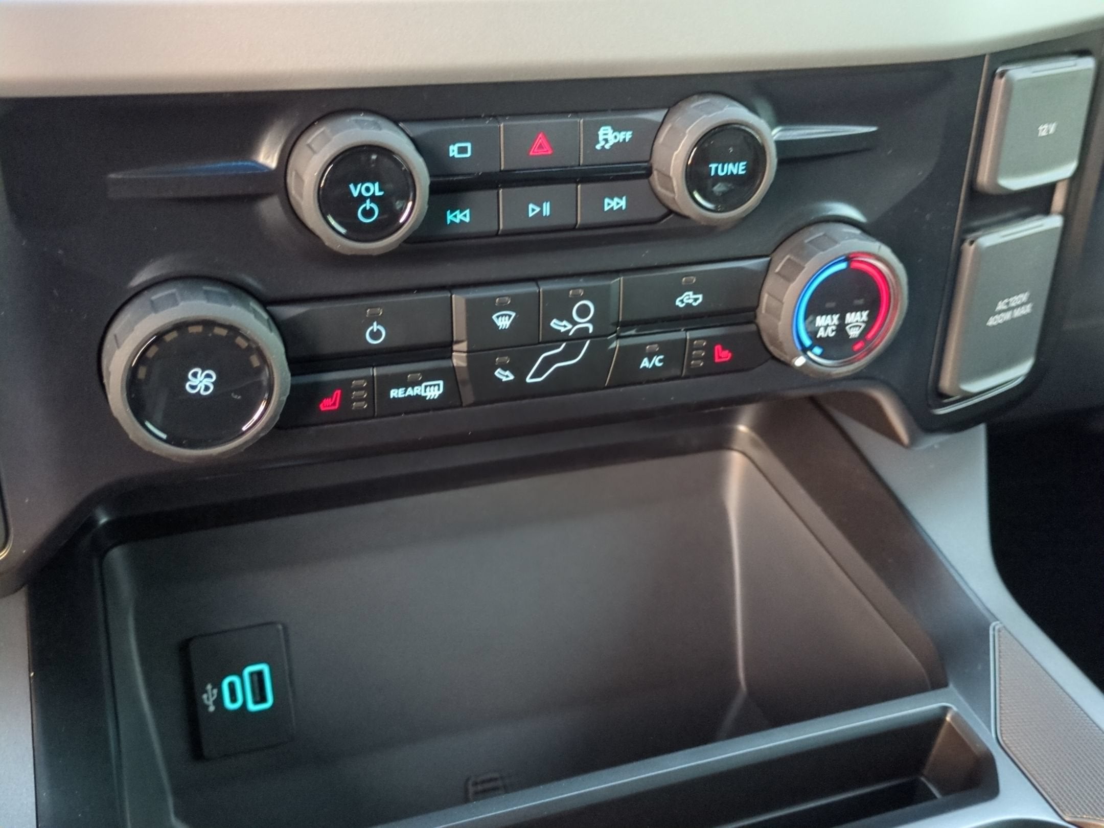 2027 Ford Super Duty F-350 SRW XLT