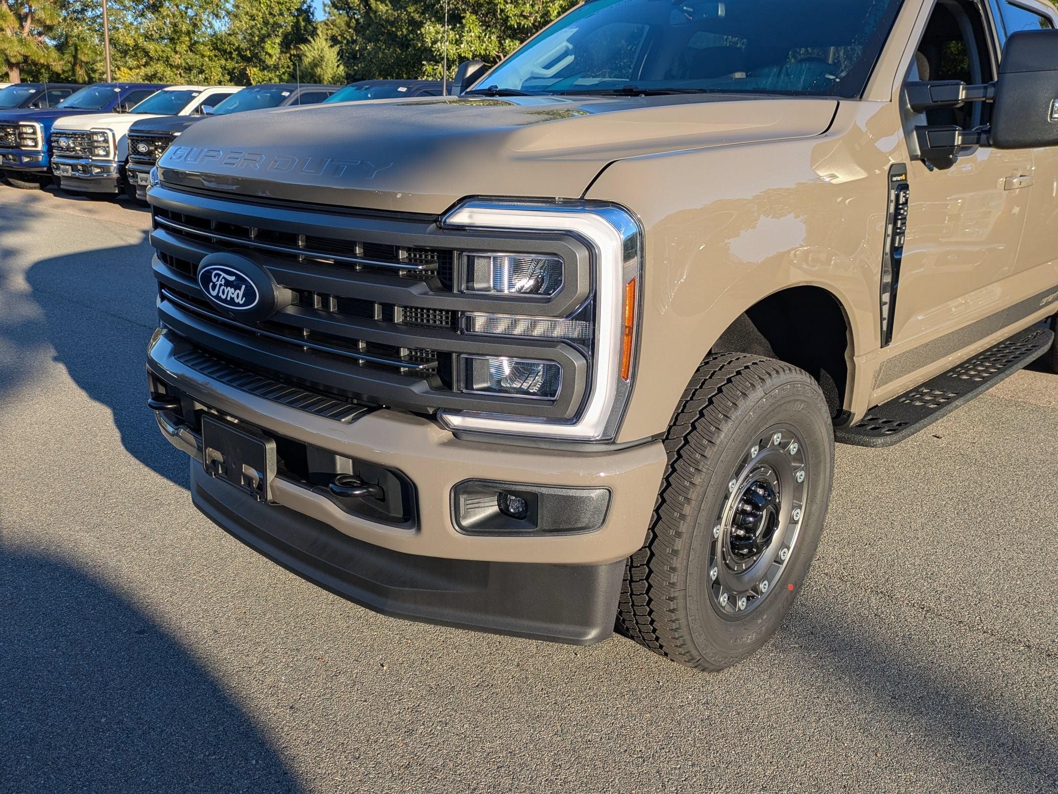 2027 Ford Super Duty F-350 SRW XLT