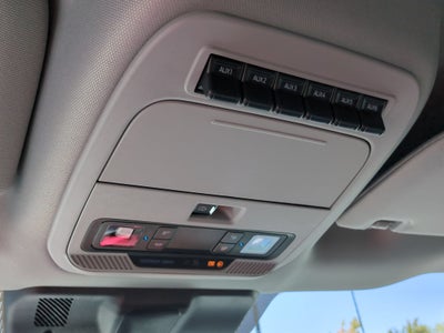 2027 Ford Super Duty F-350 SRW XLT