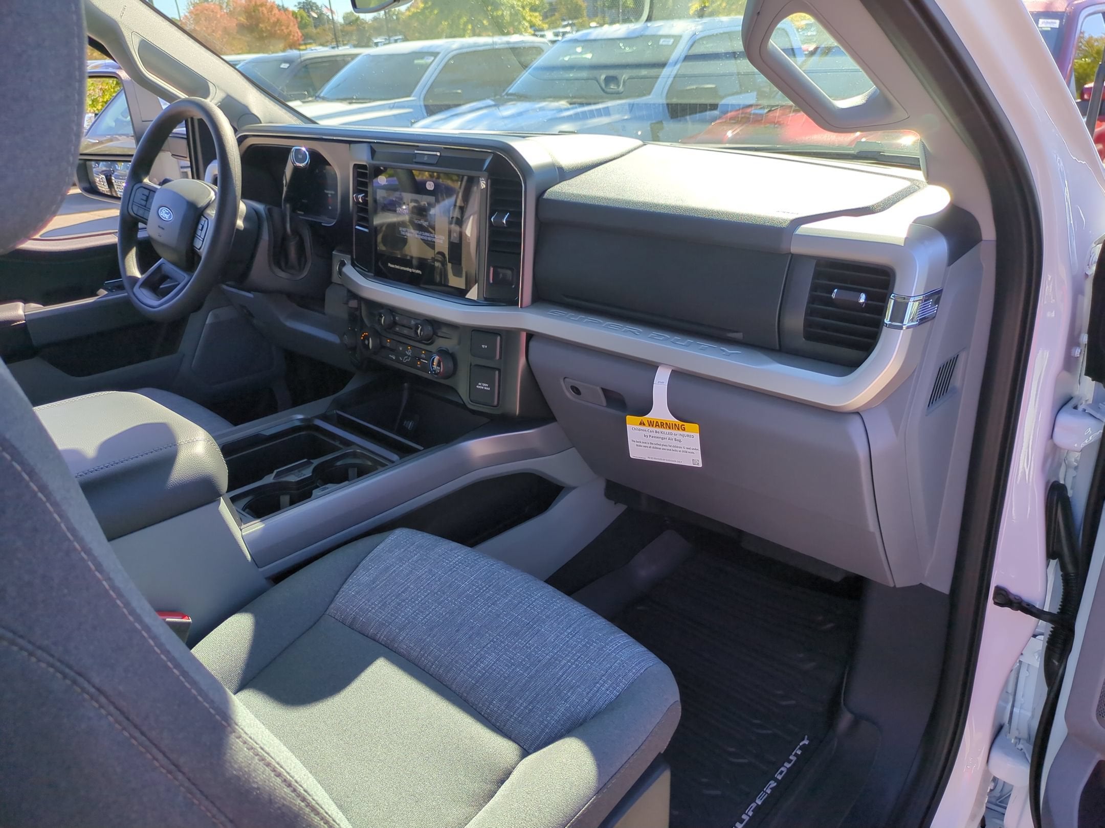 2027 Ford Super Duty F-350 SRW XLT