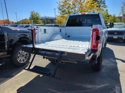 2027 Ford Super Duty F-350 SRW XLT