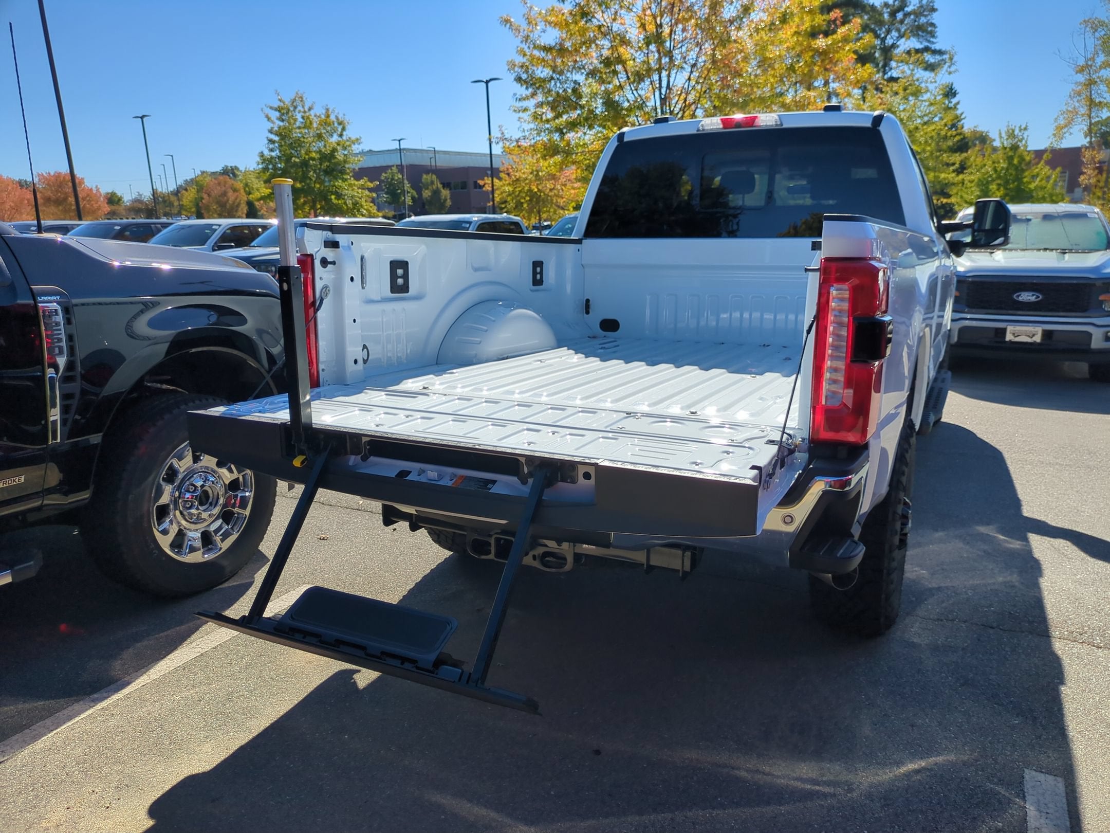 2027 Ford Super Duty F-350 SRW XLT