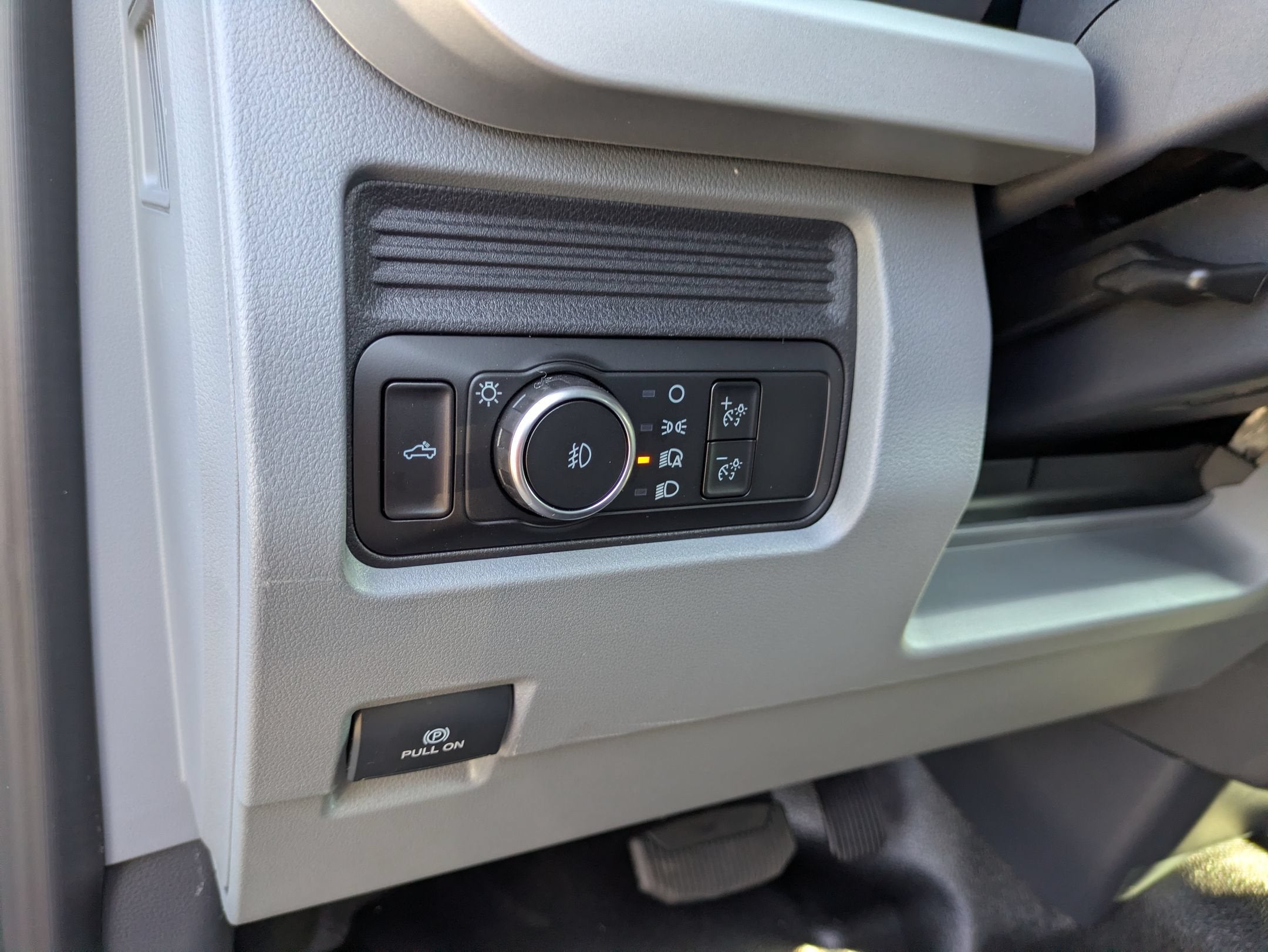 2027 Ford Super Duty F-350 DRW XL