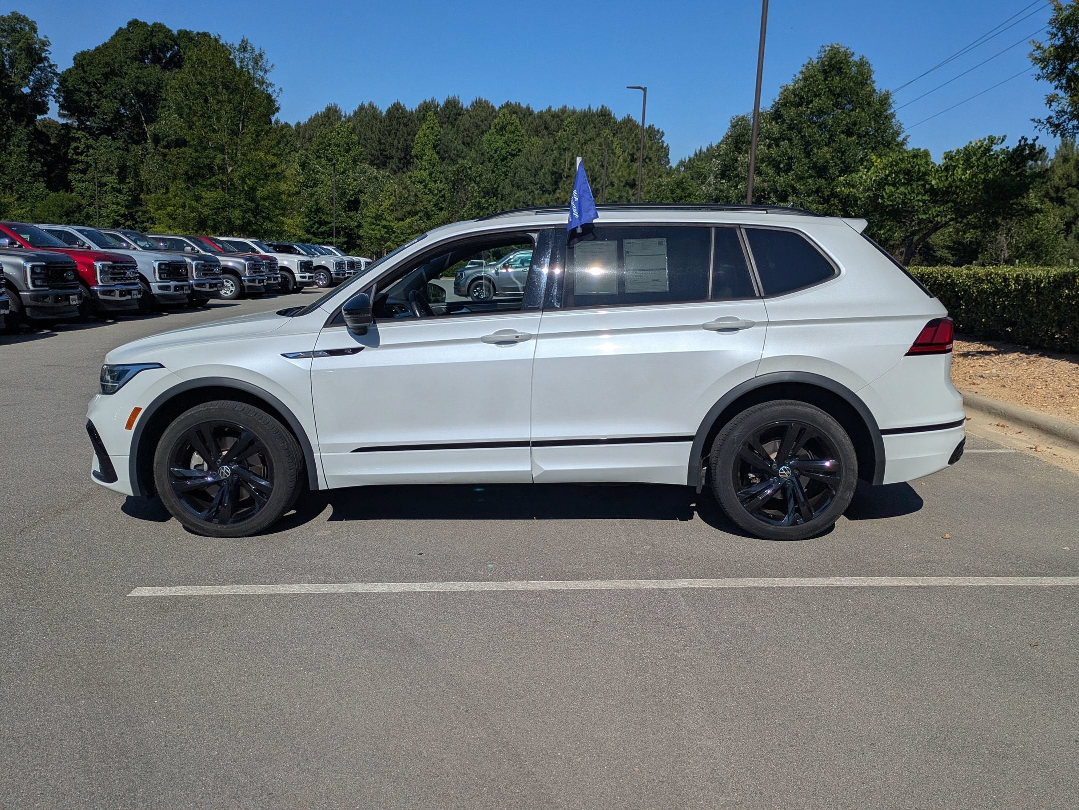 2023 Volkswagen Tiguan SE R-Line Black