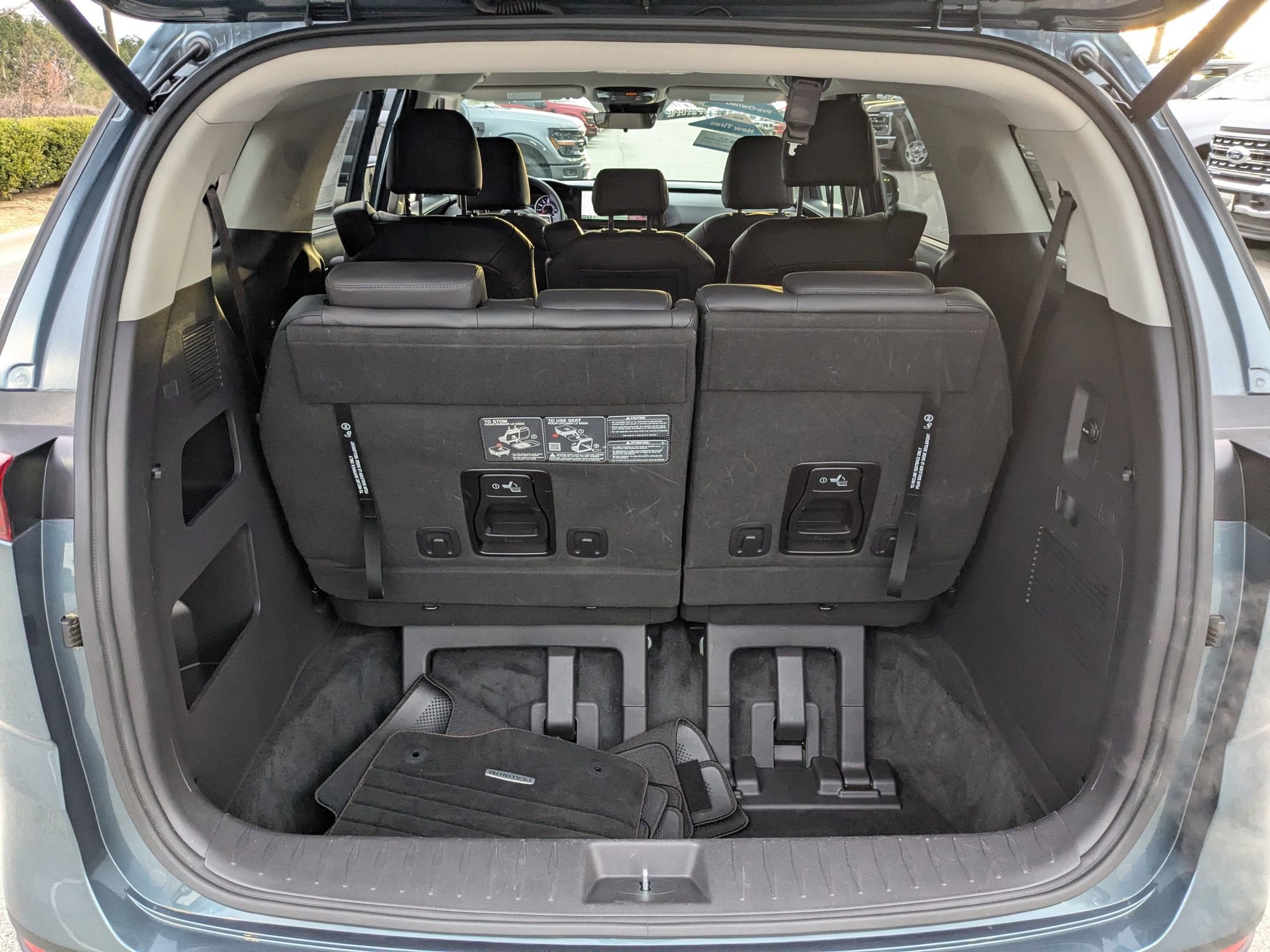 2024 Kia Carnival EX