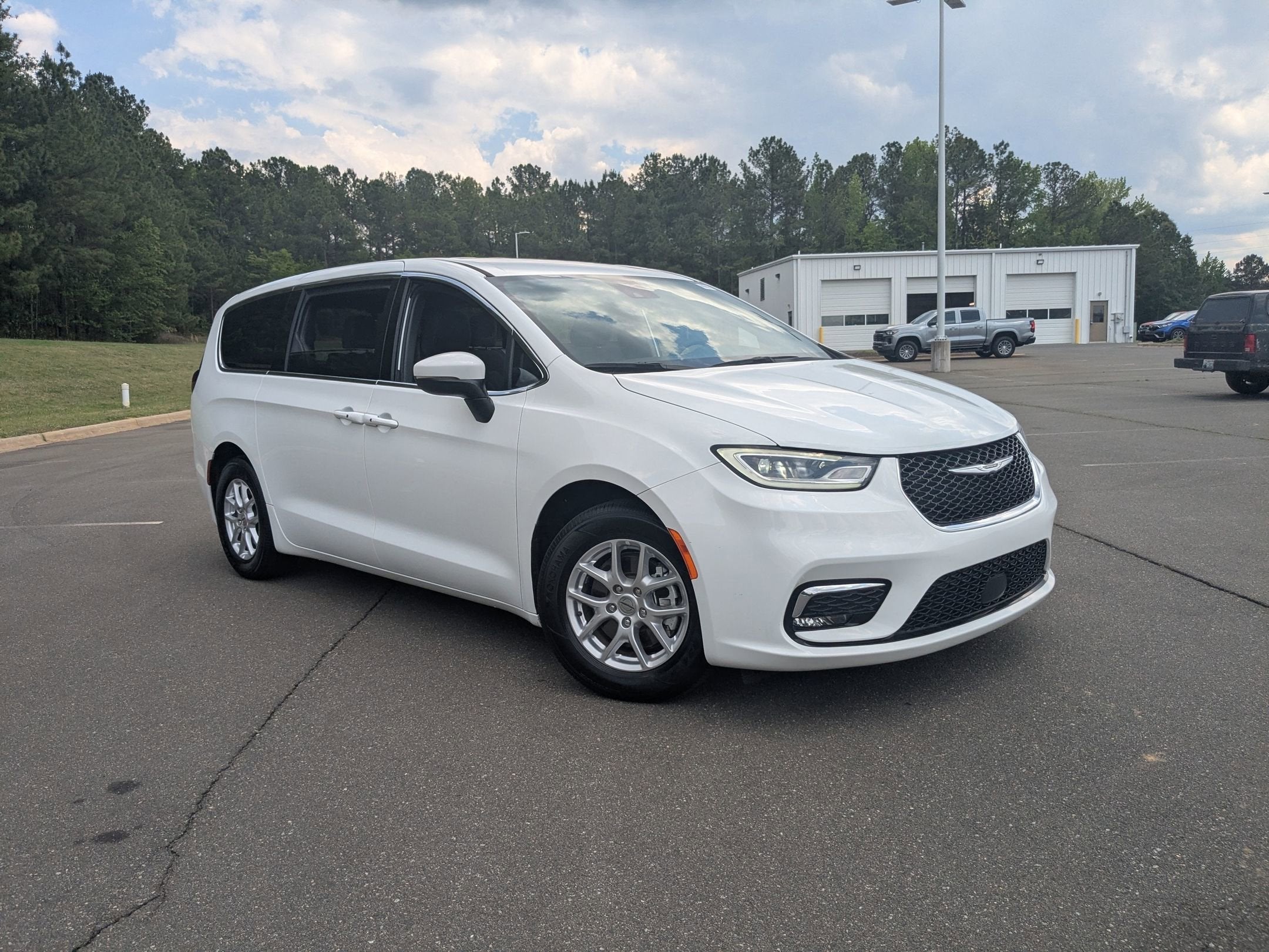2023 Chrysler Pacifica's photo