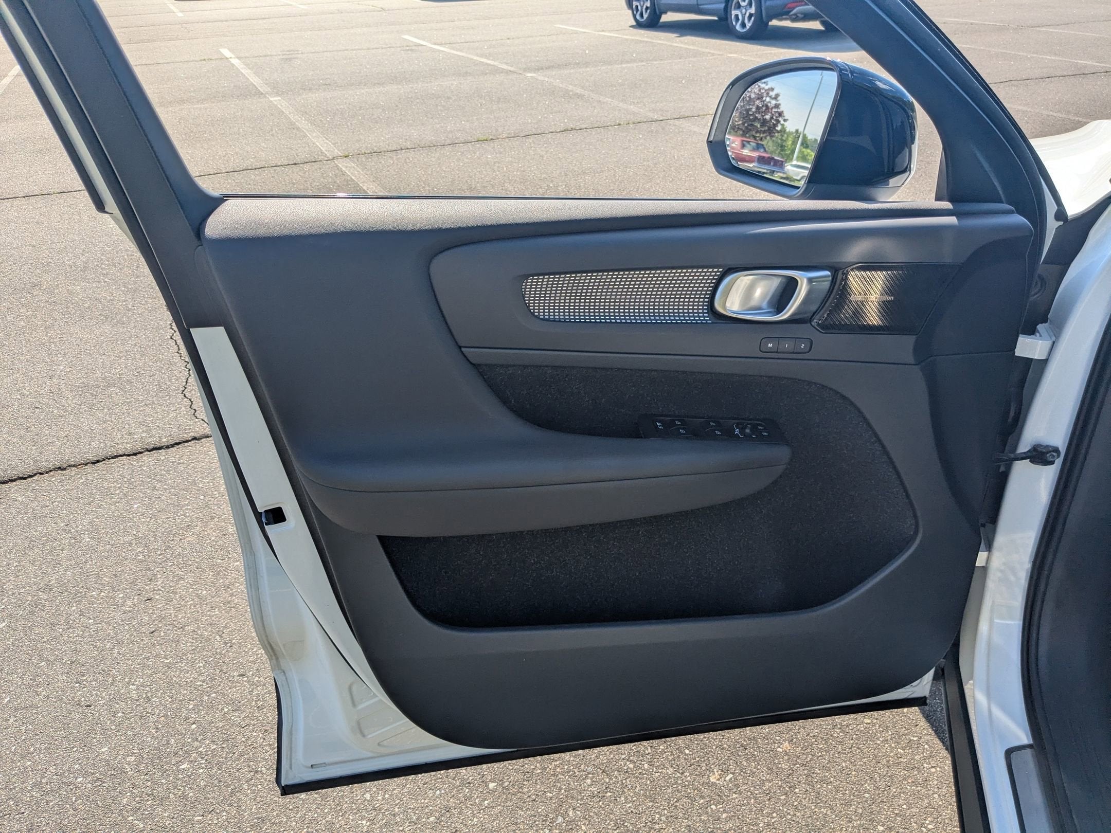 2021 Volvo XC40 R-Design