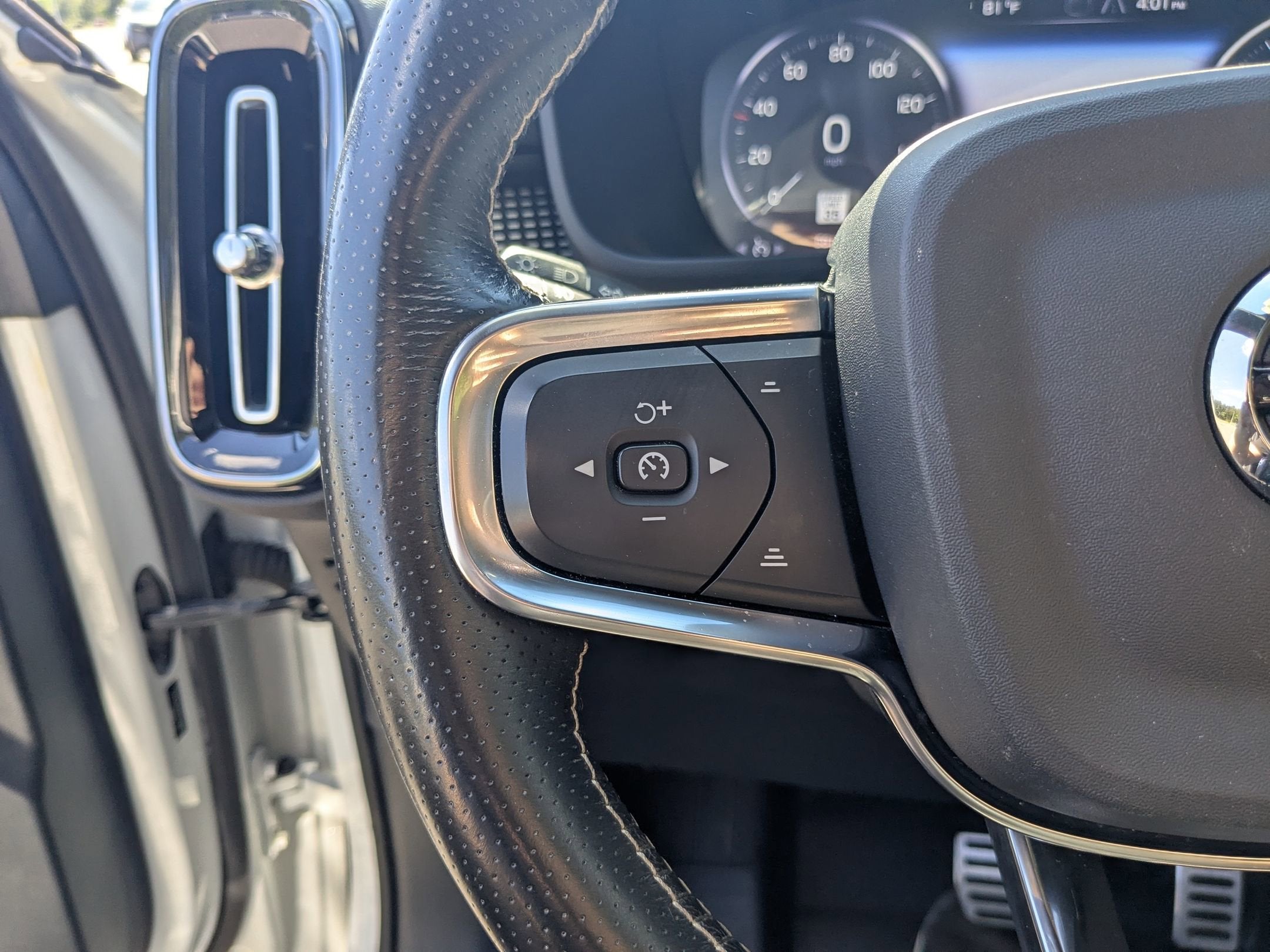 2021 Volvo XC40 R-Design