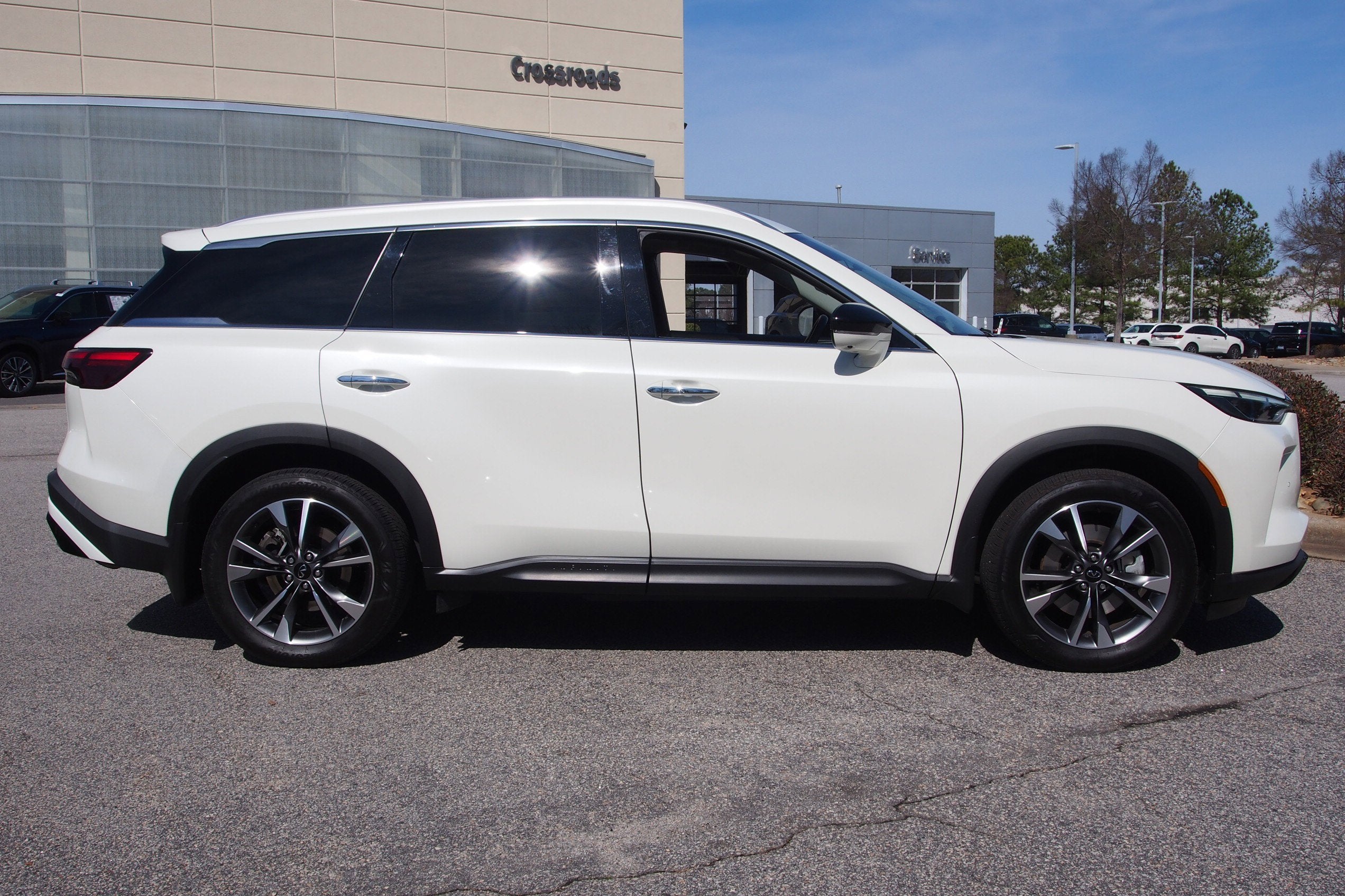 2023 INFINITI QX60 LUXE