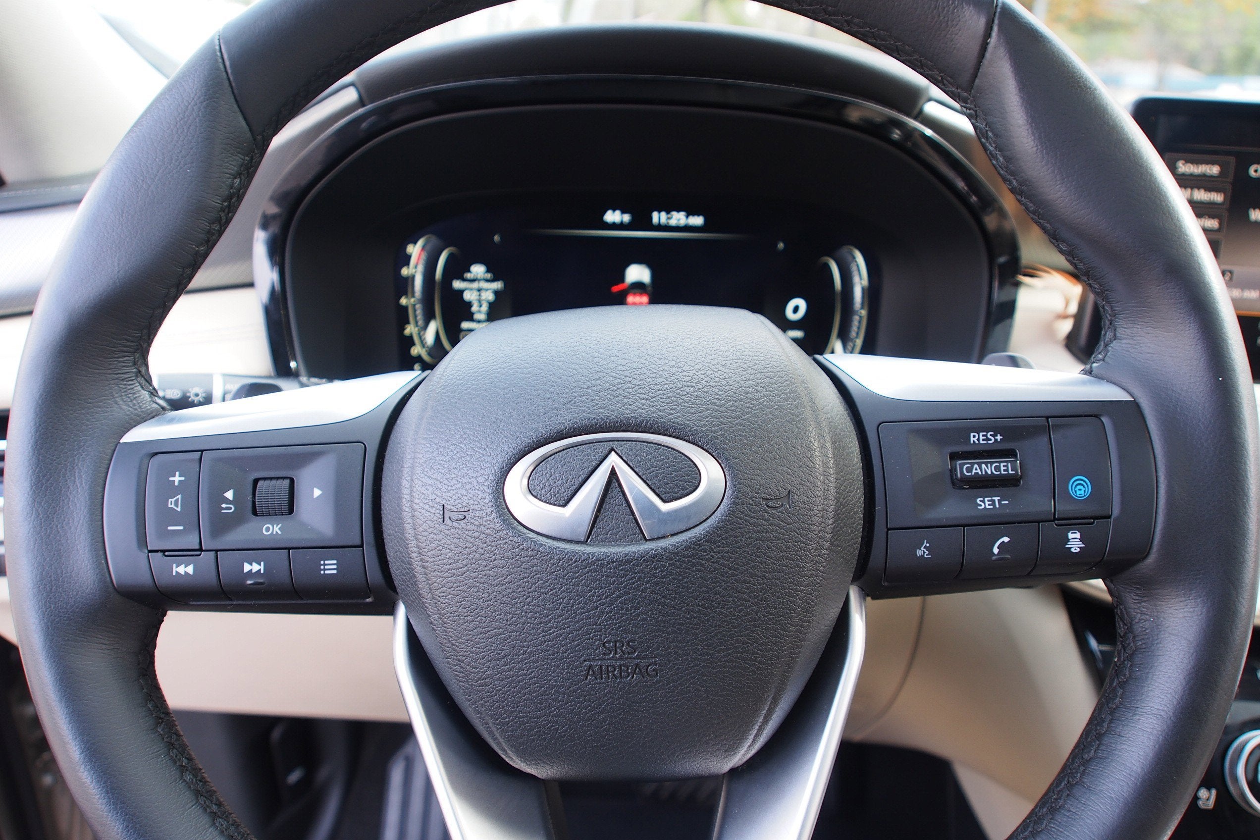 2023 INFINITI QX60 LUXE