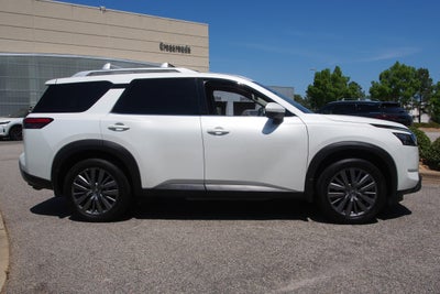 2025 Nissan Pathfinder SL