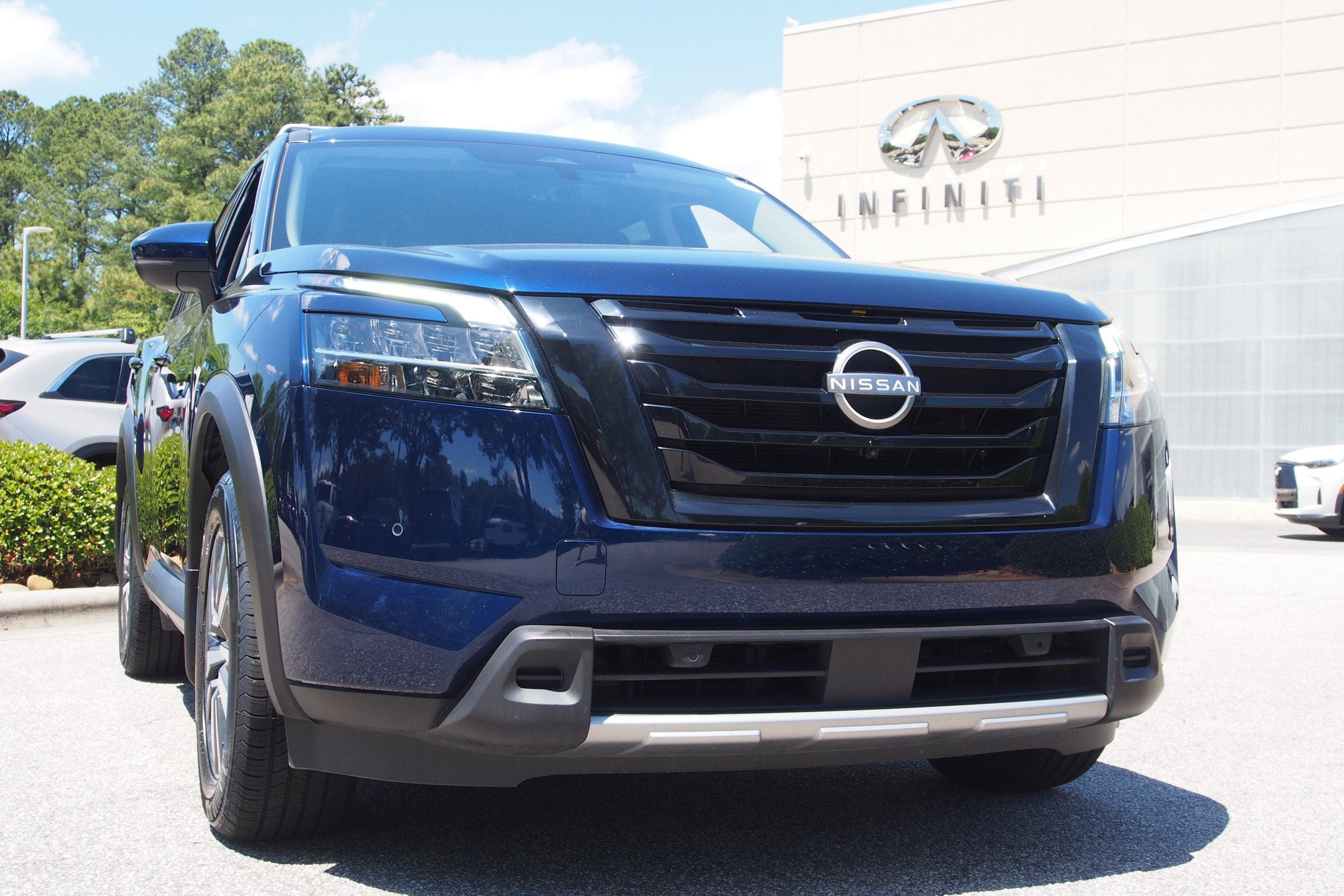 2024 Nissan Pathfinder SL
