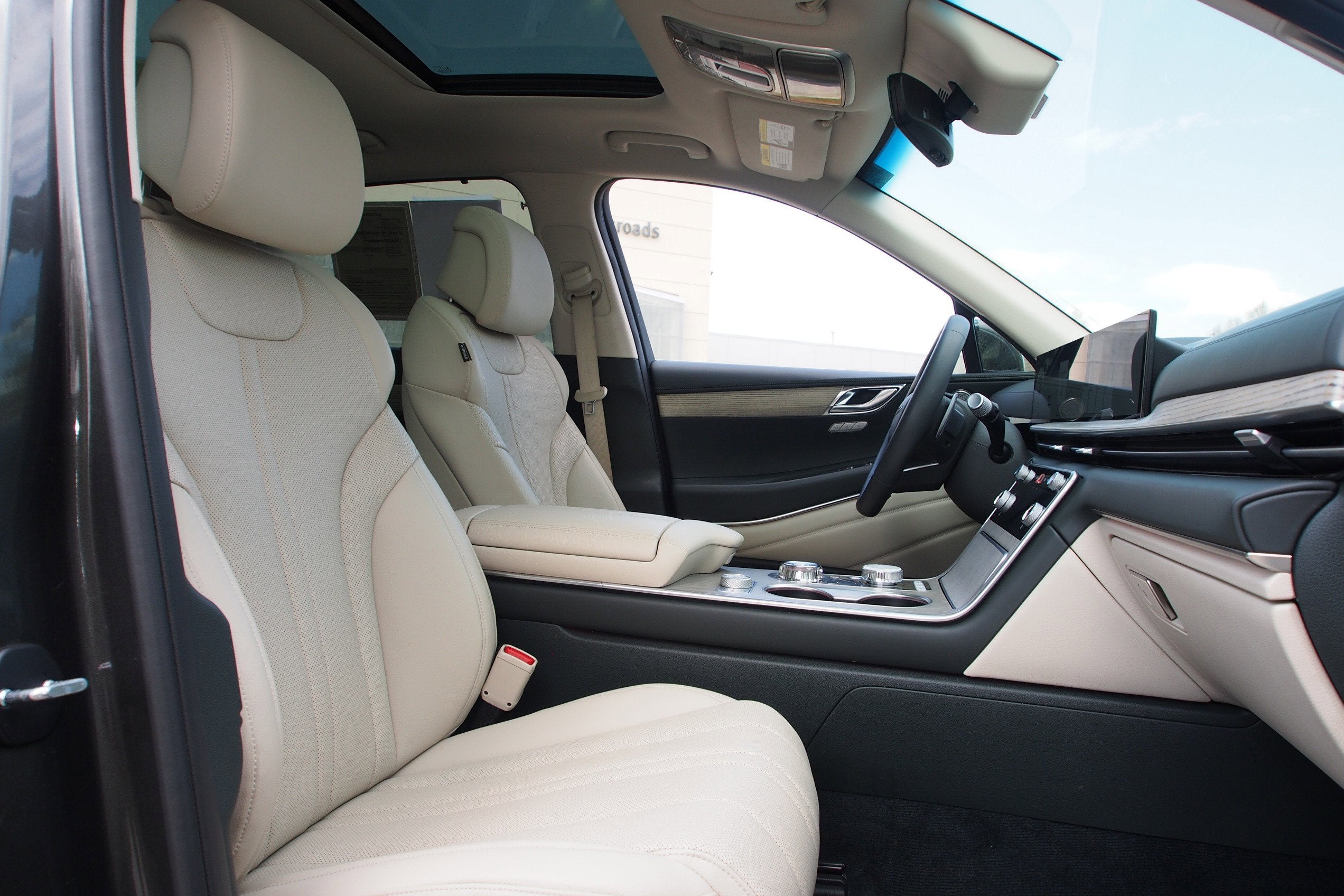 2025 Genesis GV80 Select