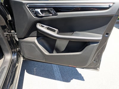 2023 Porsche Macan Base