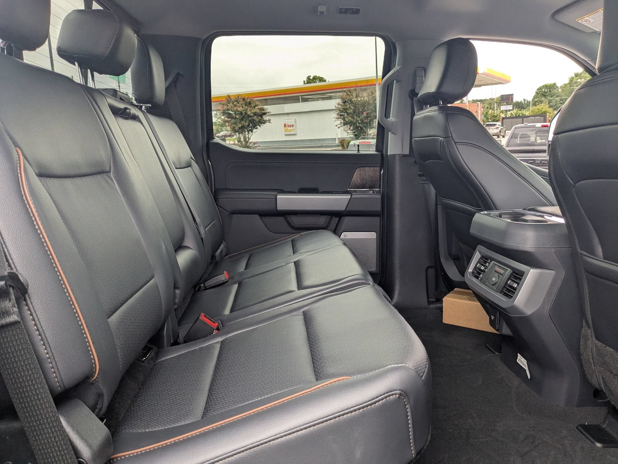 2026 Ford Super Duty F-350 DRW LARIAT
