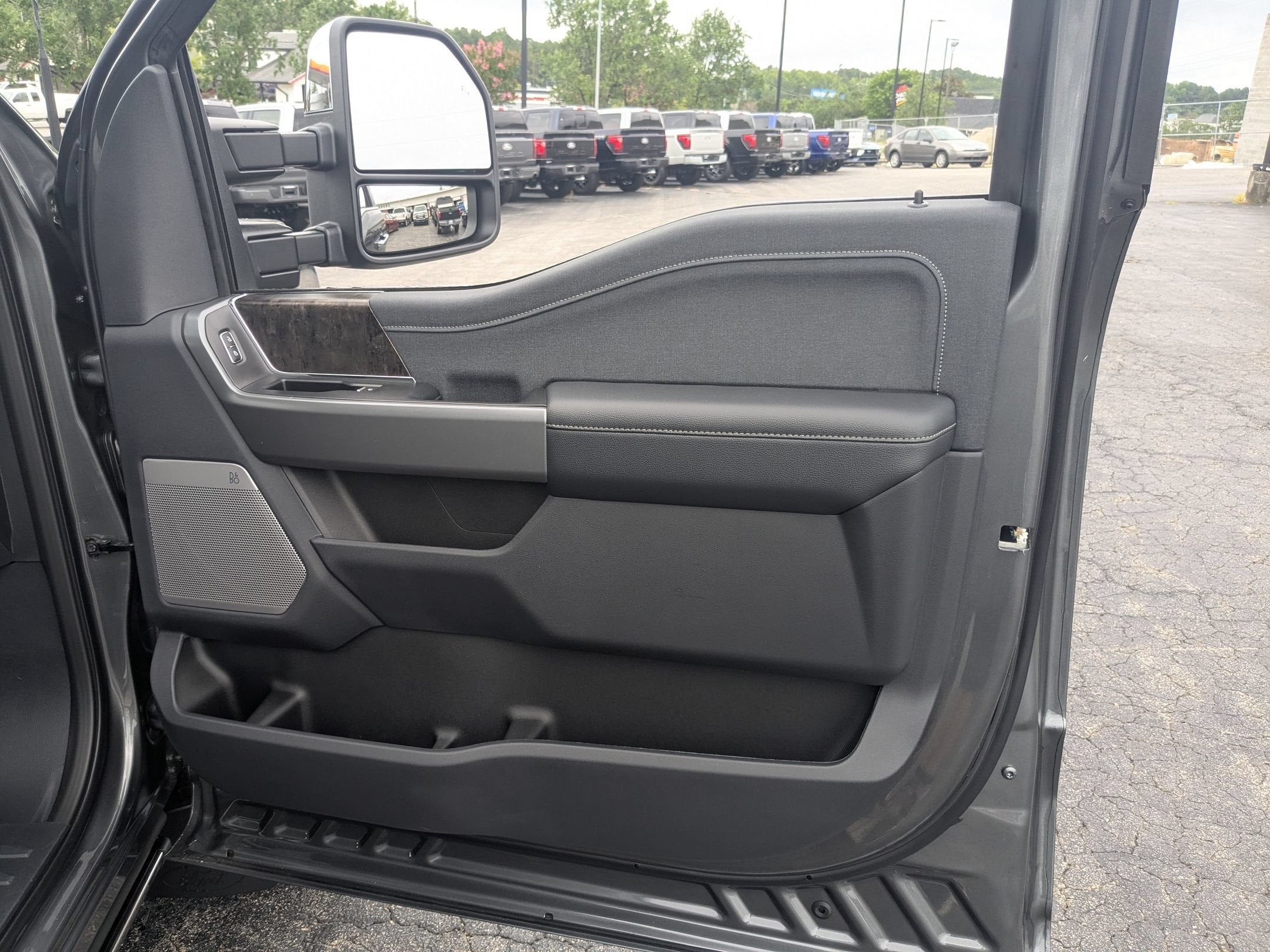 2026 Ford Super Duty F-350 DRW LARIAT