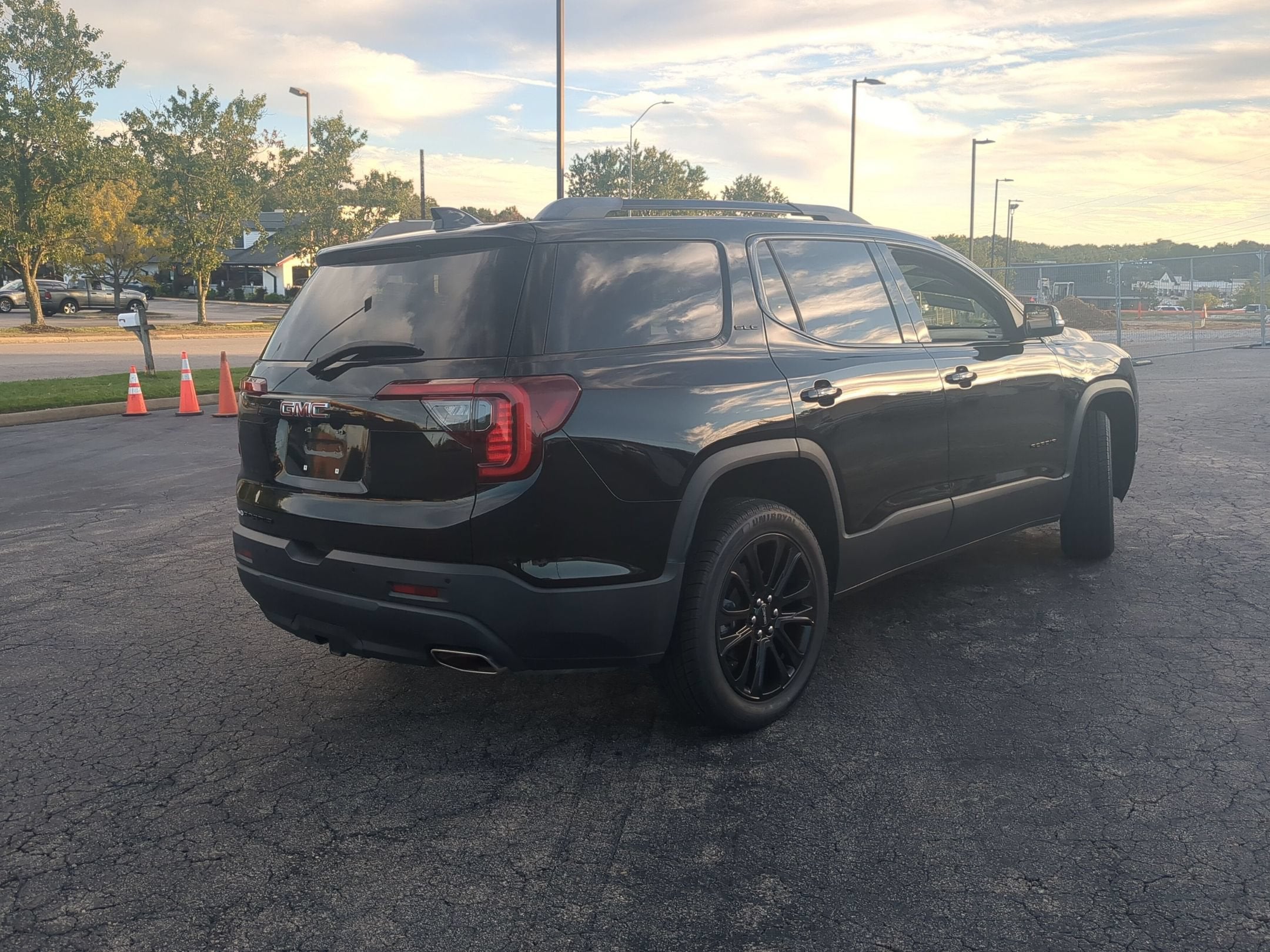 2023 GMC Acadia SLE