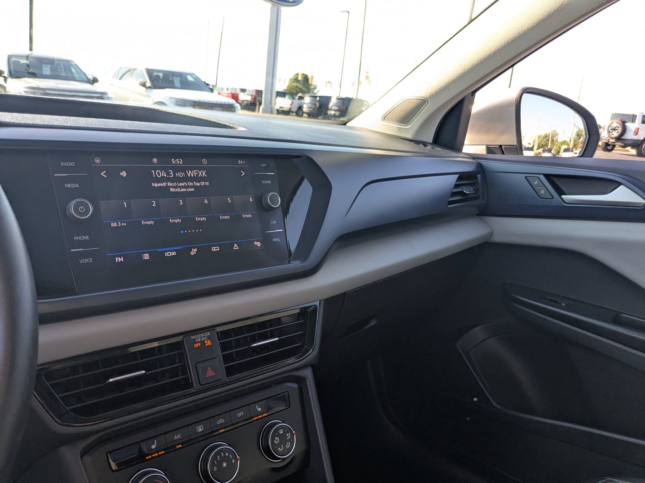 2022 Volkswagen Taos SE