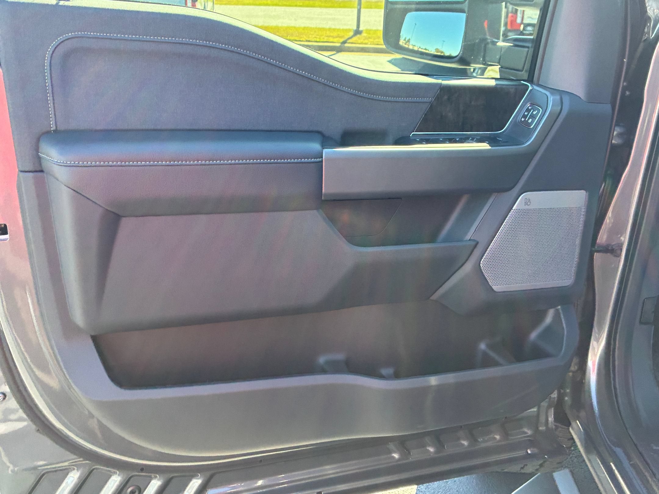 2027 Ford Super Duty F-250 SRW LARIAT