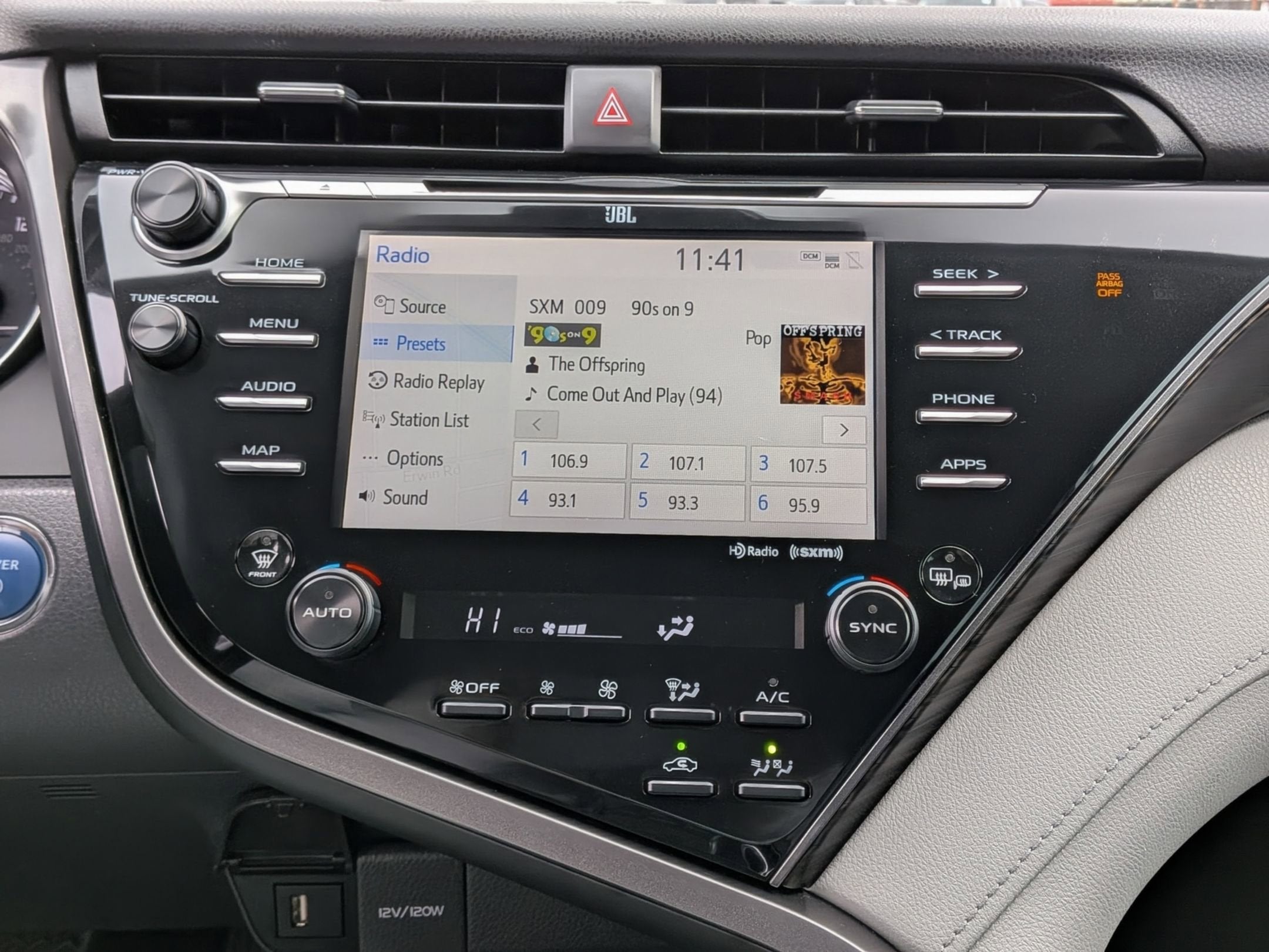 2020 Toyota Camry Hybrid XLE