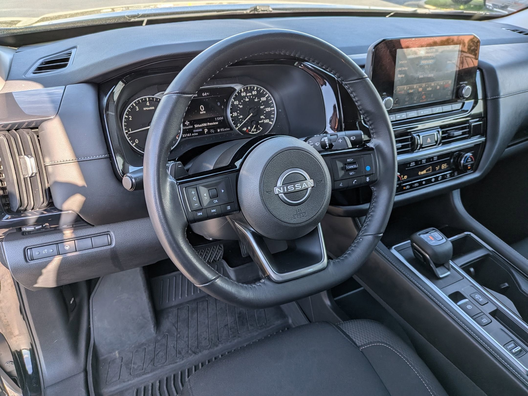 2022 Nissan Pathfinder SV