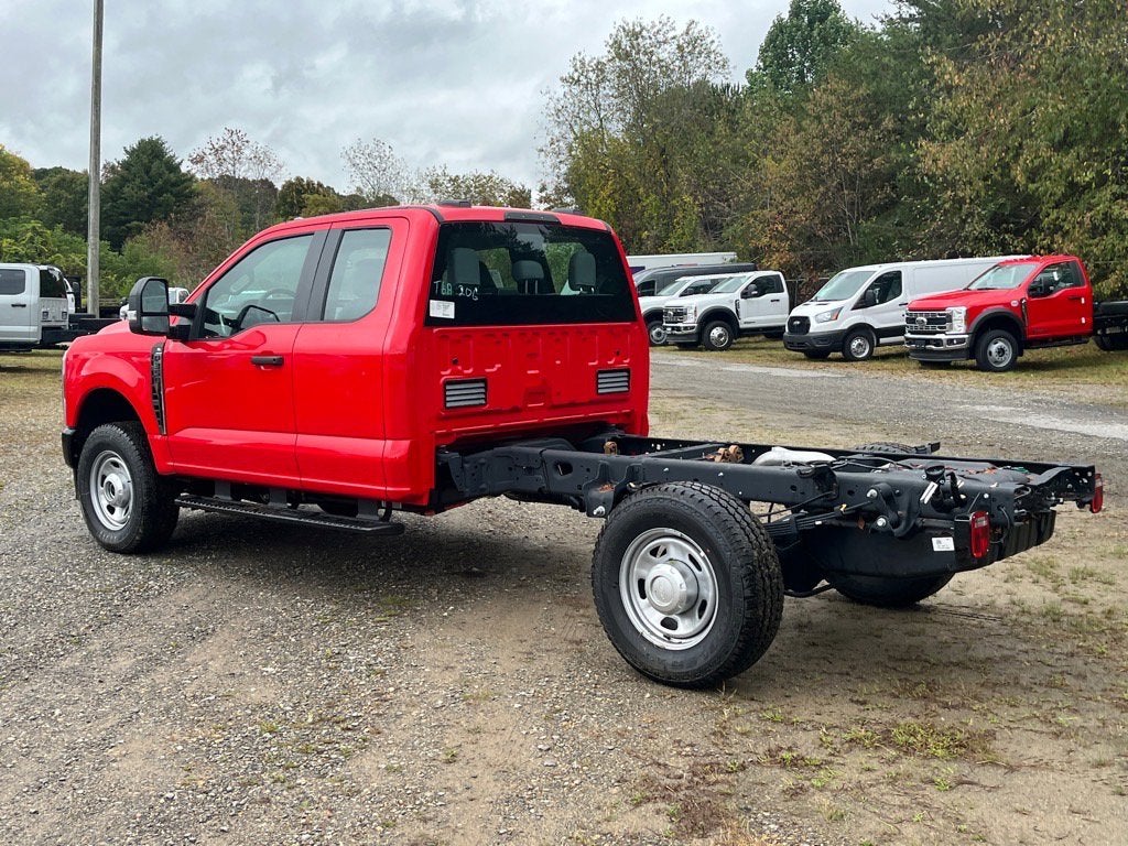 2025 Ford Super Duty F-350 SRW XL