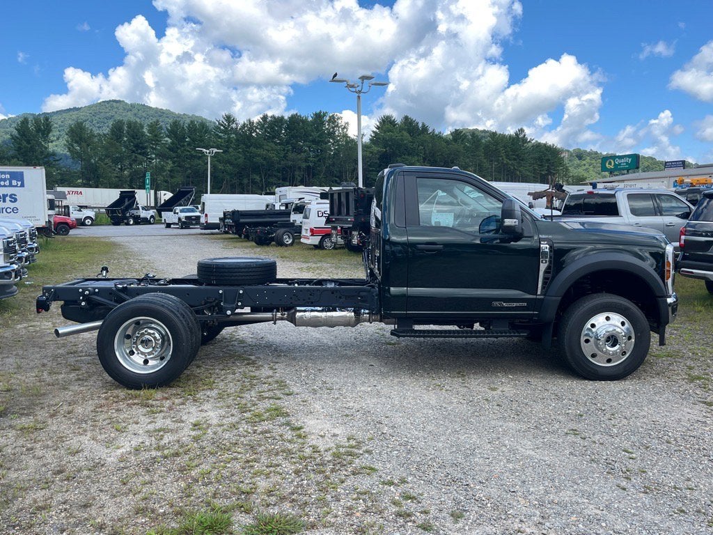 2025 Ford Super Duty F-600 DRW XLT