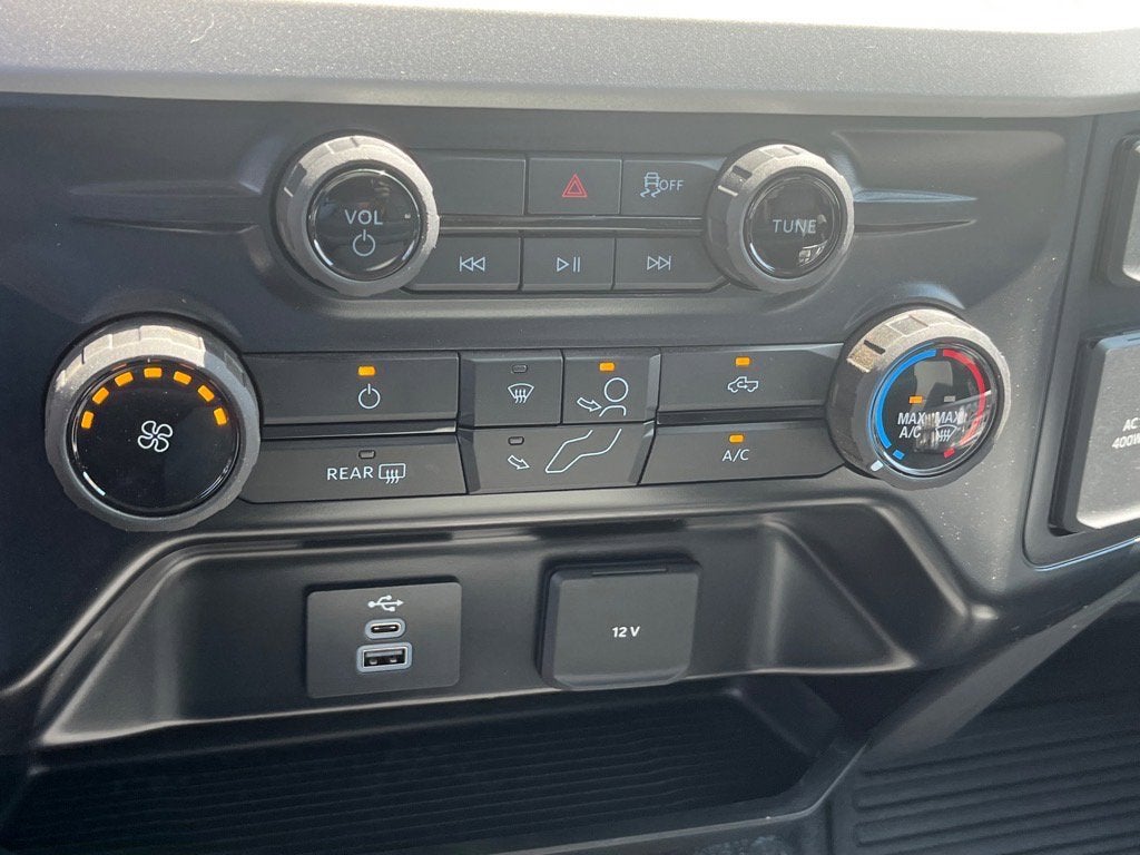 2025 Ford Super Duty F-600 DRW XLT