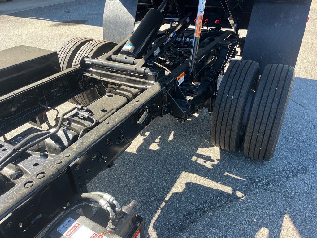 2025 Ford Super Duty F-600 DRW XLT